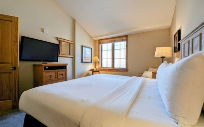 Dakota Lodge 8530 17