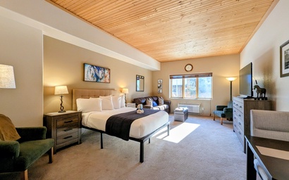 Gateway Lodge 5008 4