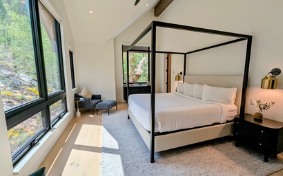 Wolf Rock Home 82 22