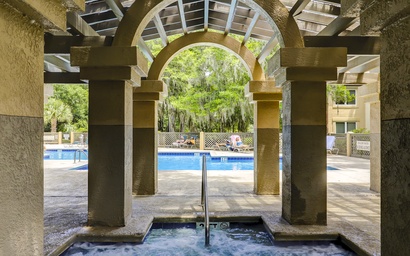 Colonnade Club 168 3