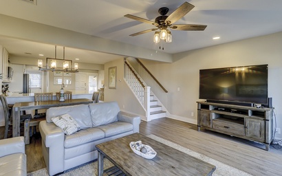 Schooner Court 740 5