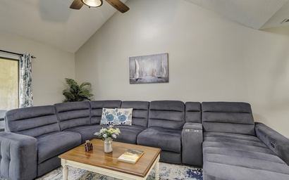 Colonnade Club 142 3