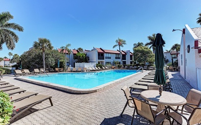 Anna Maria Island Runaway Tropical Dream-One Minute Walk To The Beach-Heated Pool 3
