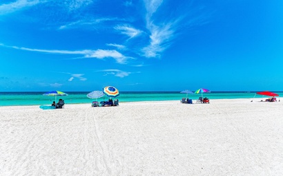 Anna Maria Island Runaway Tropical Dream-One Minute Walk To The Beach-Heated Pool 4