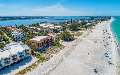 Bradenton Beach Club Bliss-3 Bedroom-2 Bathroom Condo-Elevator-2 Pools-HotTub-Private Beach Access