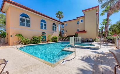 Bradenton Beach Club Bliss-3 Bedroom-2 Bathroom Condo-2 Pools-HotTub-Private Beach Access