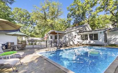 Perkins Place Pool House 34