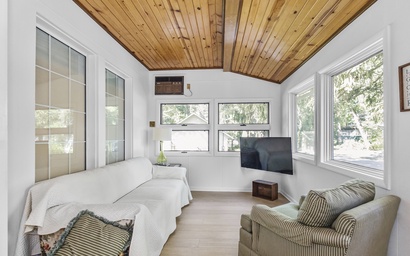 Perkins Place Pool House 28