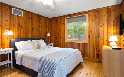 Two Oaks Cabin Retreat 17