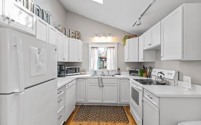 J's Beach House in Union Pier 11