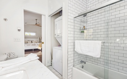 Charlie's on Comanche 16