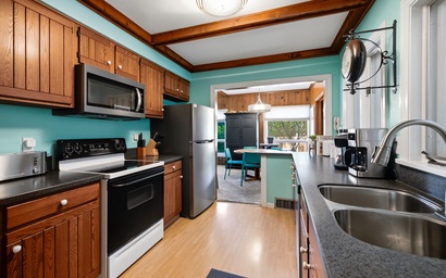 Oak & Shore Cottage 13