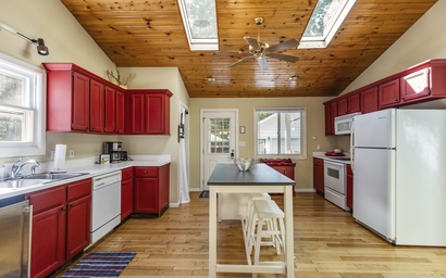 Perkins Place Pool House 9