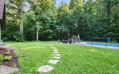 Two Oaks Cabin Retreat 28