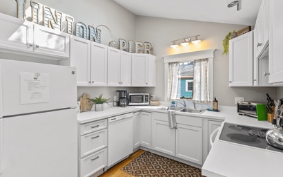 J's Beach House in Union Pier 12