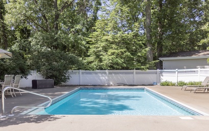 Michigan Shores Pool Retreat 43