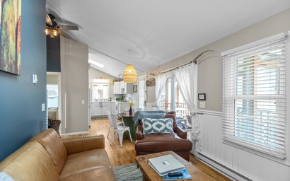 J's Beach House in Union Pier 8