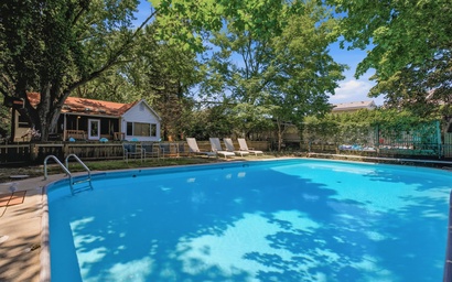 Oak & Shore Cottage