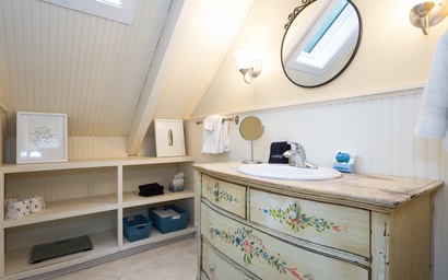 Two Oaks Cabin Retreat 20