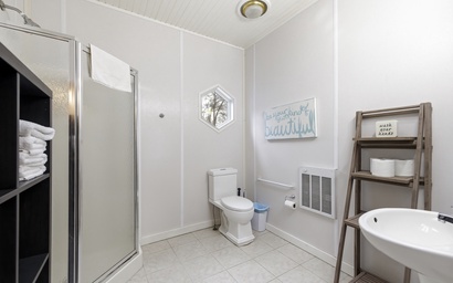 Blue Creek Pool House 17