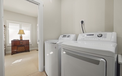 Putters Pool House 20