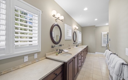 Putters Pool House 18