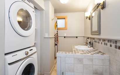 Two Oaks Cabin Retreat 27