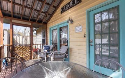 J's Beach House in Union Pier 5