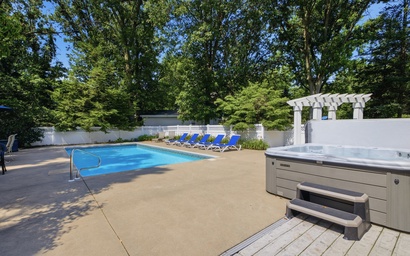 Michigan Shores Pool Retreat 54