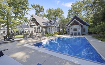 Putters Pool House 34