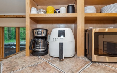 Two Oaks Cabin Retreat 35