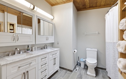 Blue Creek Pool House 11