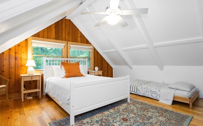 Two Oaks Cabin Retreat 22