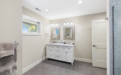 La Luna Lakeshore 24