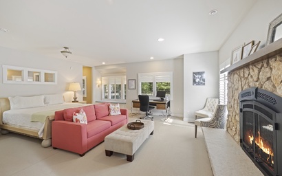 Putters Pool House 15