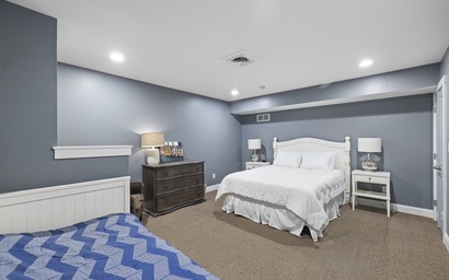 Putters Pool House 32