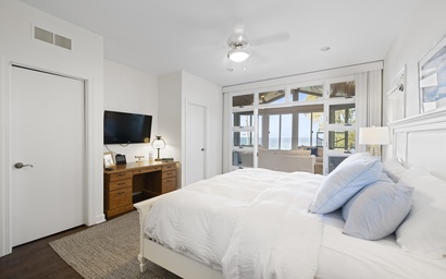 Lake Shore Living 22