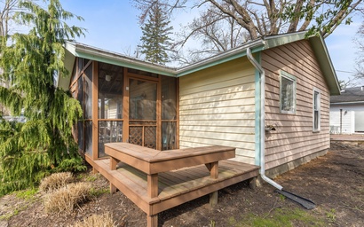 J's Beach House in Union Pier 20