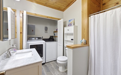 Blue Creek Pool House 18