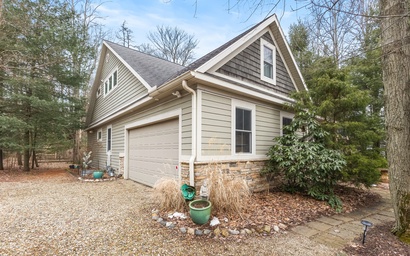 House in the Woods 32