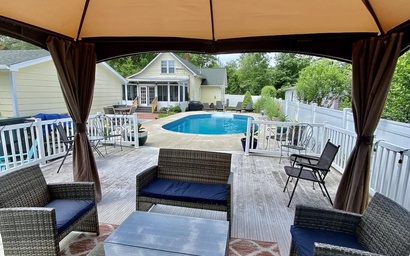 Parkside Pool Paradise 35