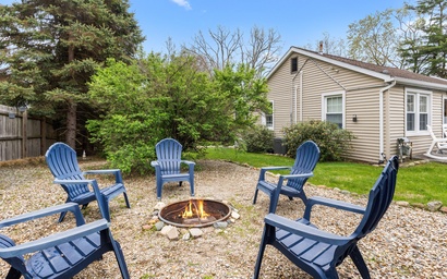 B's Retreat in Union Pier 24