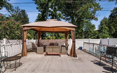 Parkside Pool Paradise 33