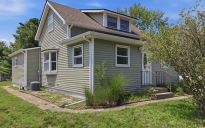 210 S Berrien St. 14