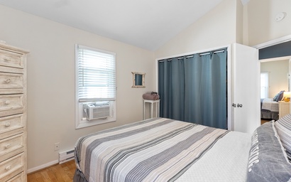 J's Beach House in Union Pier 15