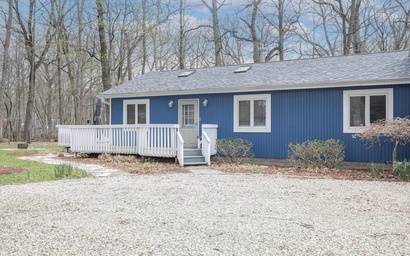 Blue Creek Pool House 19