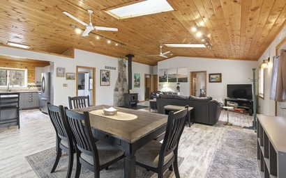 Blue Creek Pool House 8