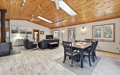 Blue Creek Pool House 9
