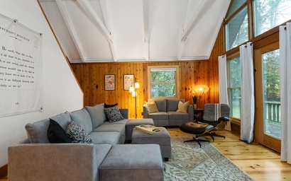 Two Oaks Cabin Retreat 14