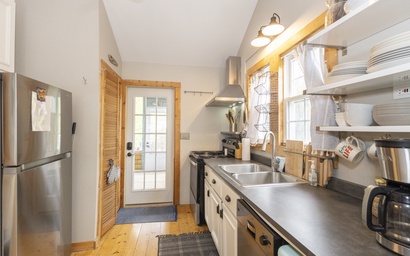 B's Retreat in Union Pier 4